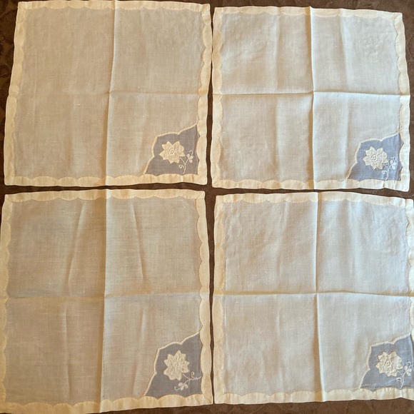 Vintage Very Fine Linen Tablecloth & Napkins - Picture 8 of 8